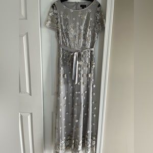 Tahari women’s grey embroidered floral gown dress